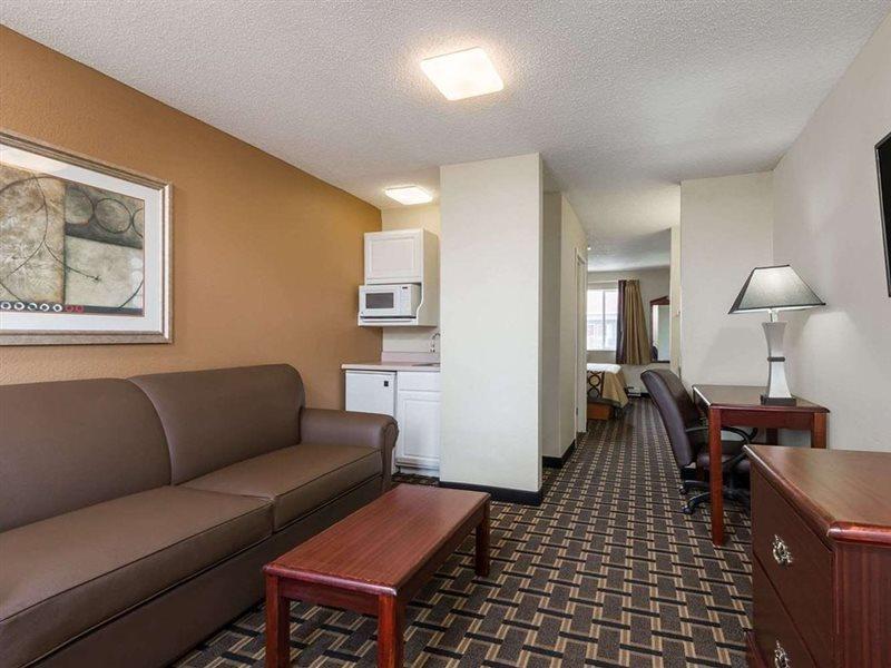 מלון Super 8 By Wyndham Indianapolis/Ne/Castleton Area מראה חיצוני תמונה