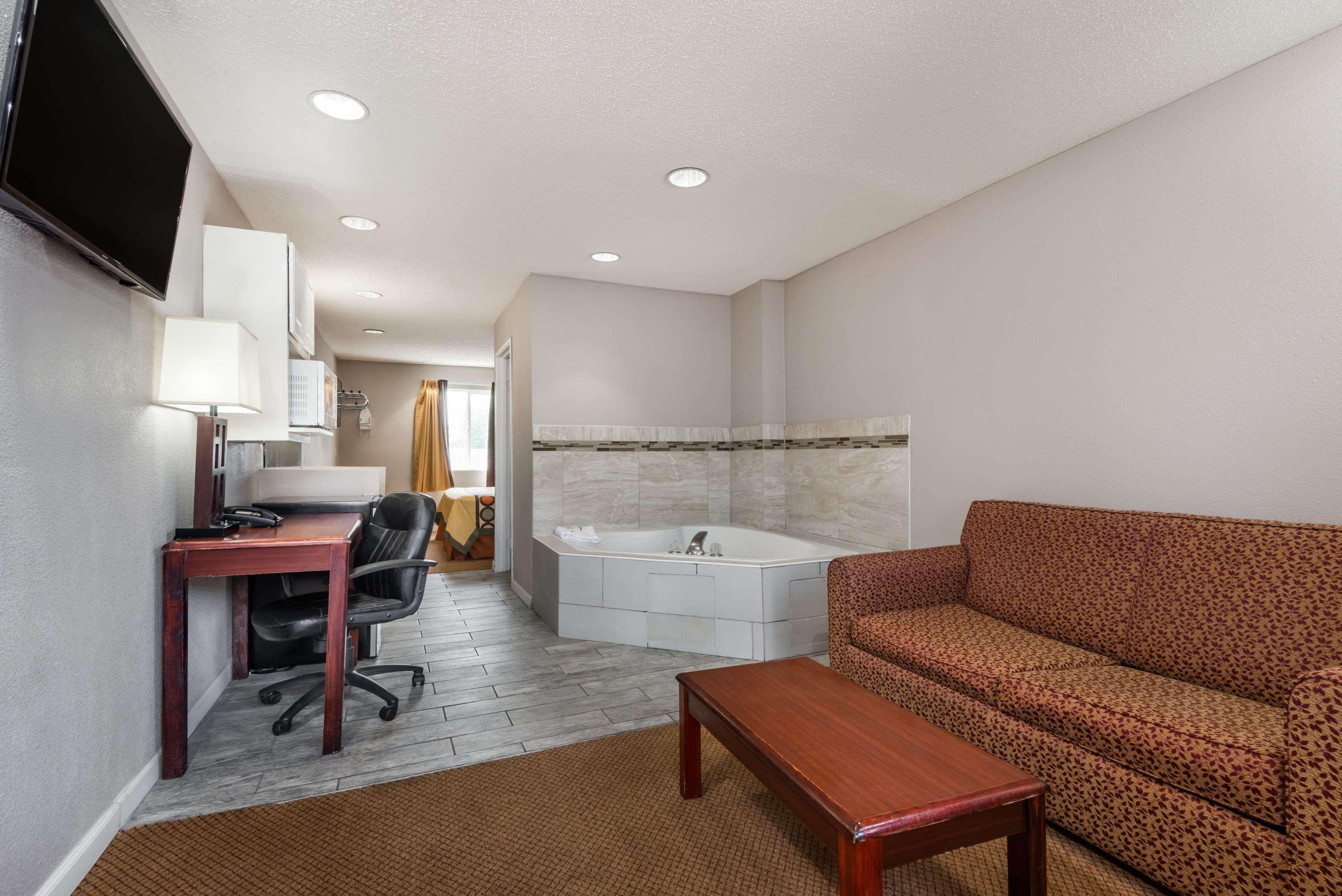 מלון Super 8 By Wyndham Indianapolis/Ne/Castleton Area מראה חיצוני תמונה