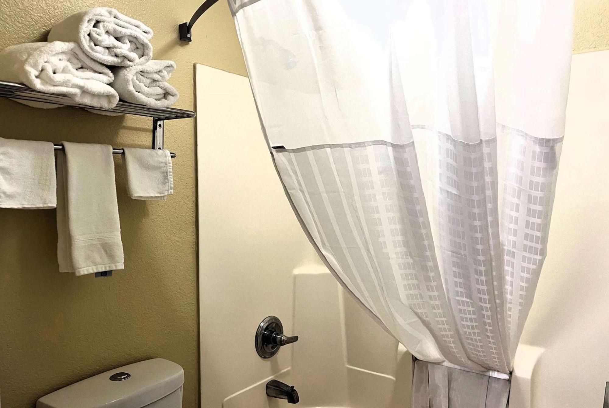 מלון Super 8 By Wyndham Indianapolis/Ne/Castleton Area מראה חיצוני תמונה