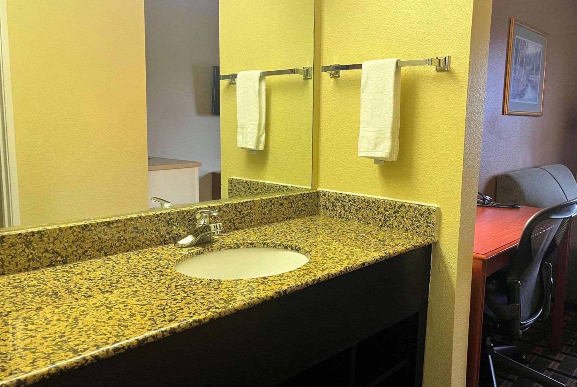 מלון Super 8 By Wyndham Indianapolis/Ne/Castleton Area מראה חיצוני תמונה