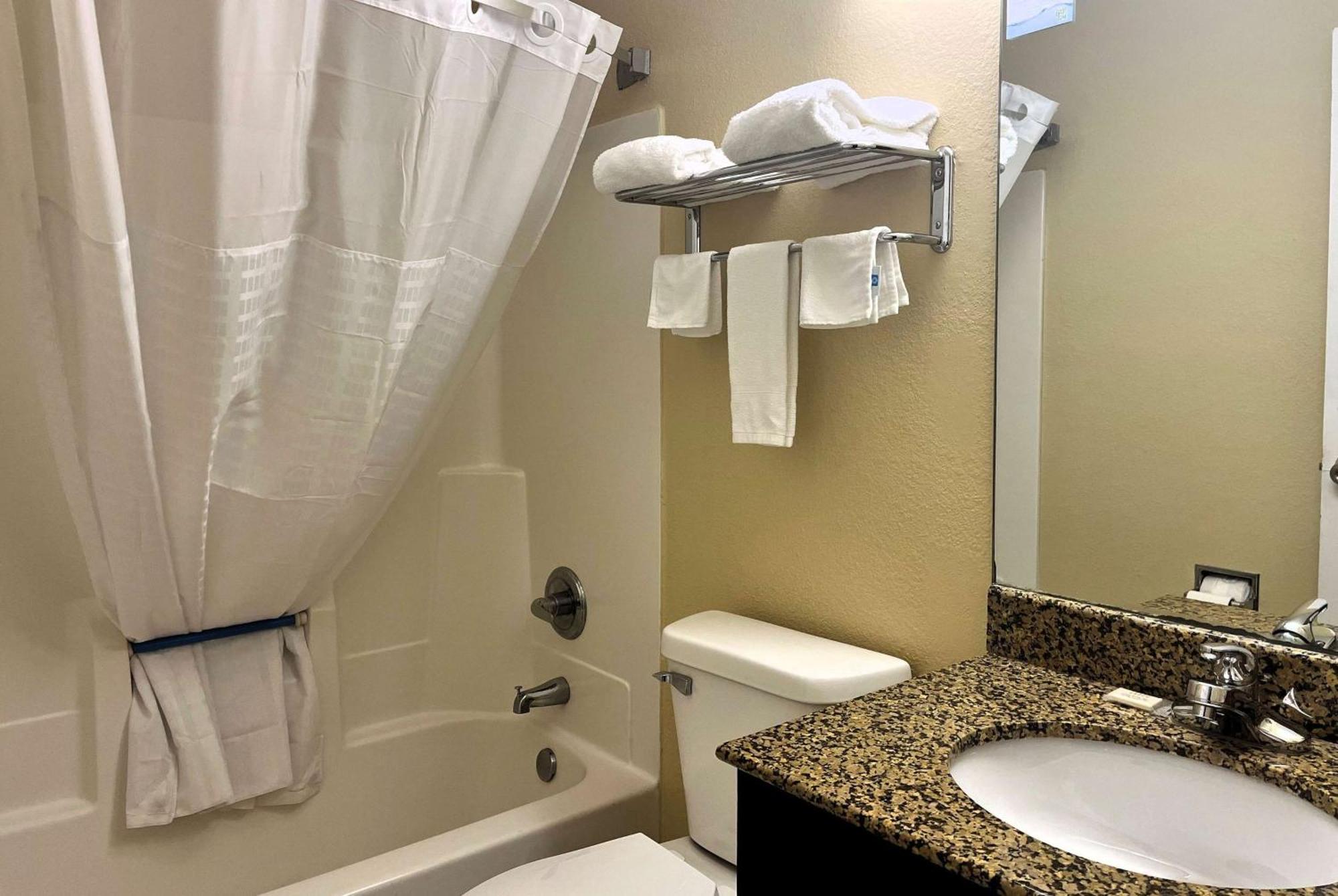 מלון Super 8 By Wyndham Indianapolis/Ne/Castleton Area מראה חיצוני תמונה