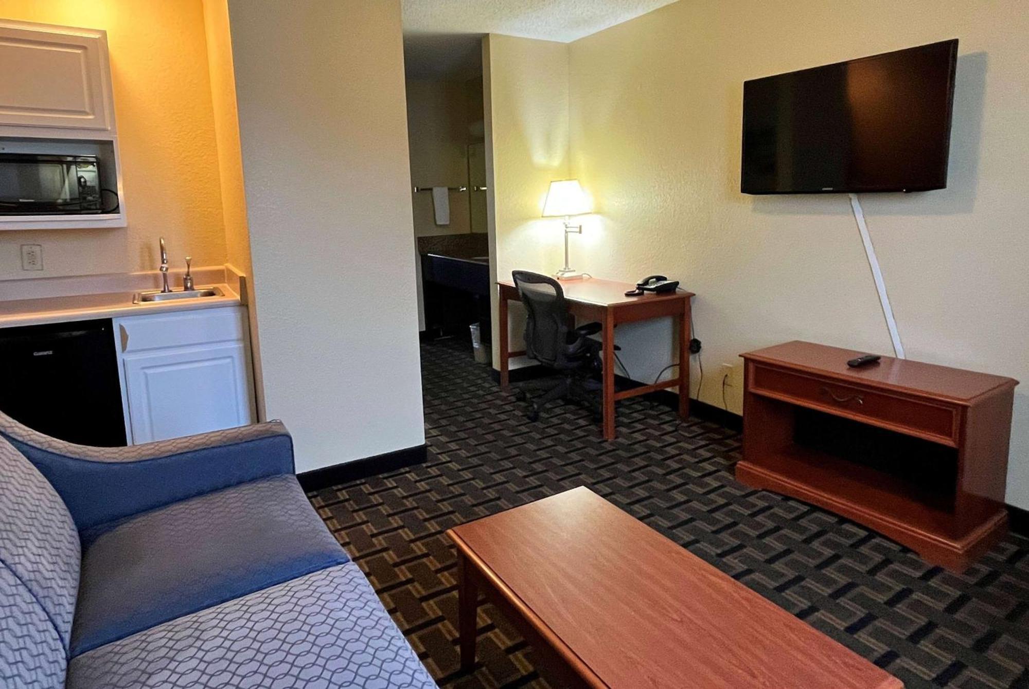 מלון Super 8 By Wyndham Indianapolis/Ne/Castleton Area מראה חיצוני תמונה