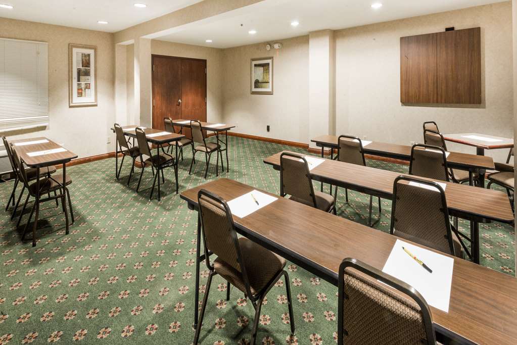 מלון Super 8 By Wyndham Indianapolis/Ne/Castleton Area מתקנים תמונה